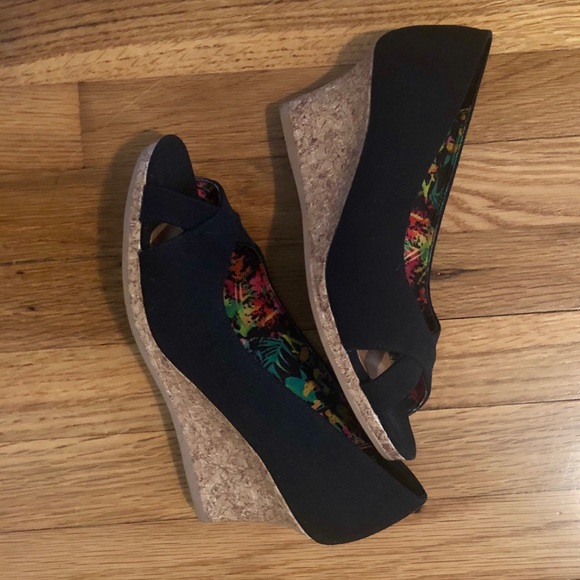 Peep toe wedges - Picture 2 of 3